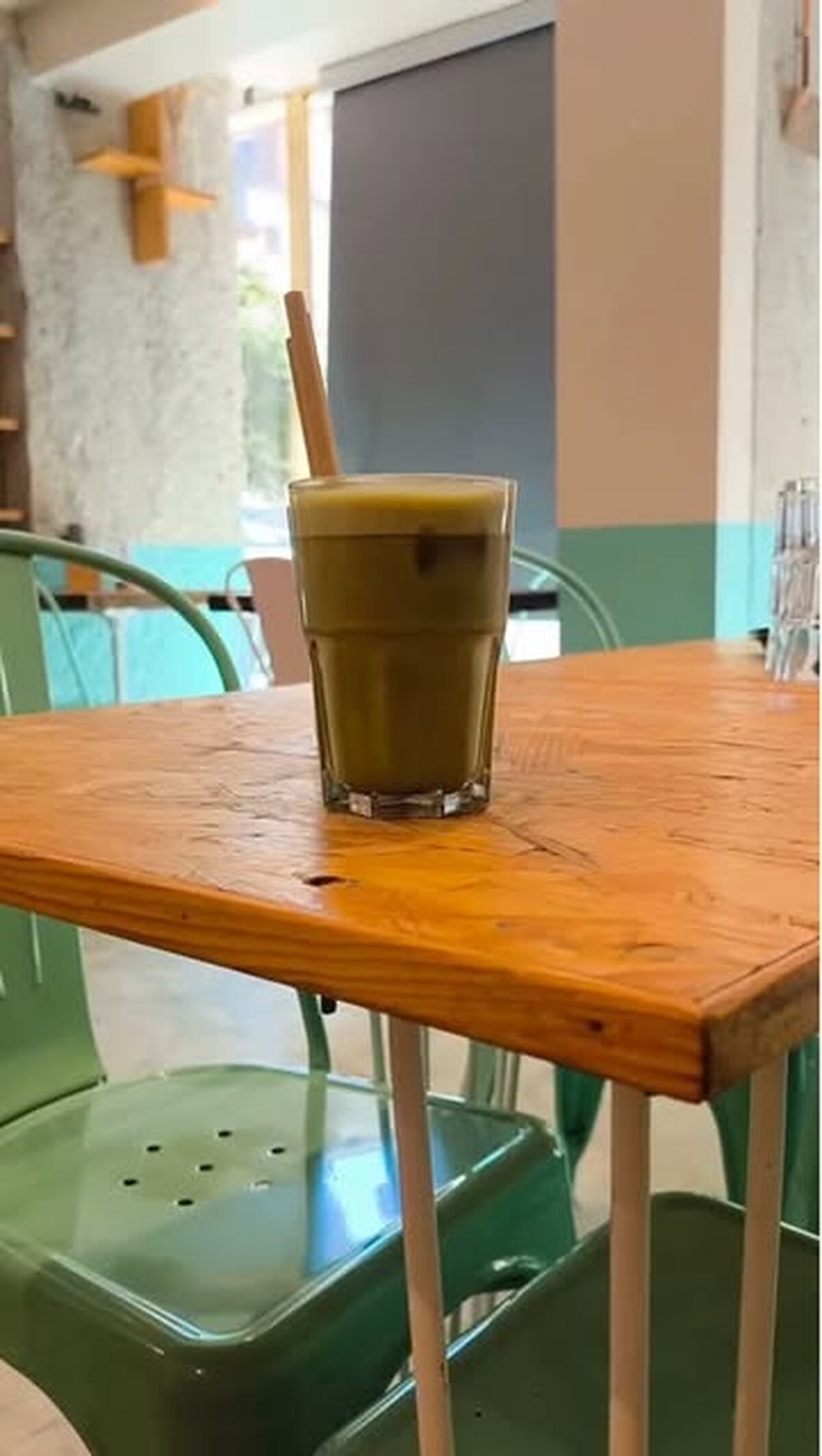 Intérieur chaleureux de Café Suzette à Lyon.